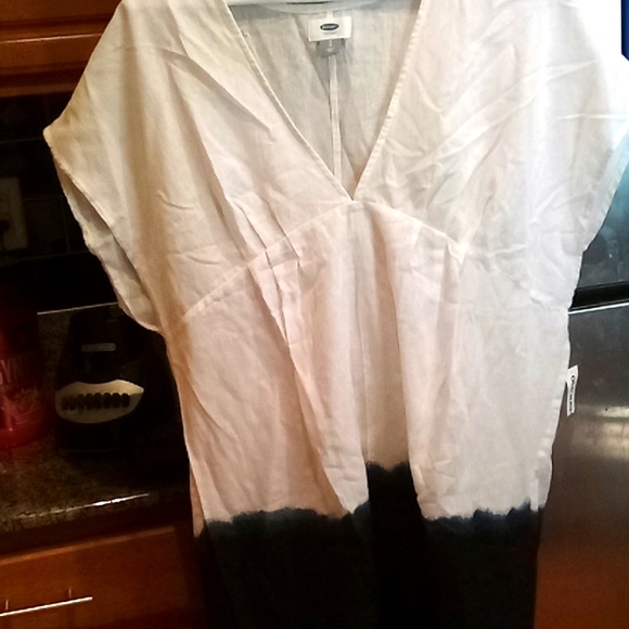 Old Navy Other - 🎄🎁3/$25 NWT Old Navy size SP  black and white tie dye cover up with tassel hem